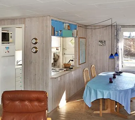 Feriehus Three-bedroom Holiday In 52 Ebeltoft