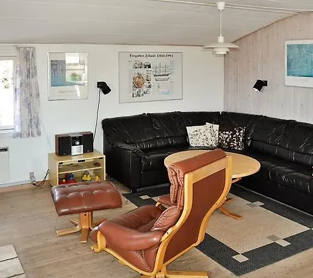 Three-bedroom Holiday In 52 Feriehus